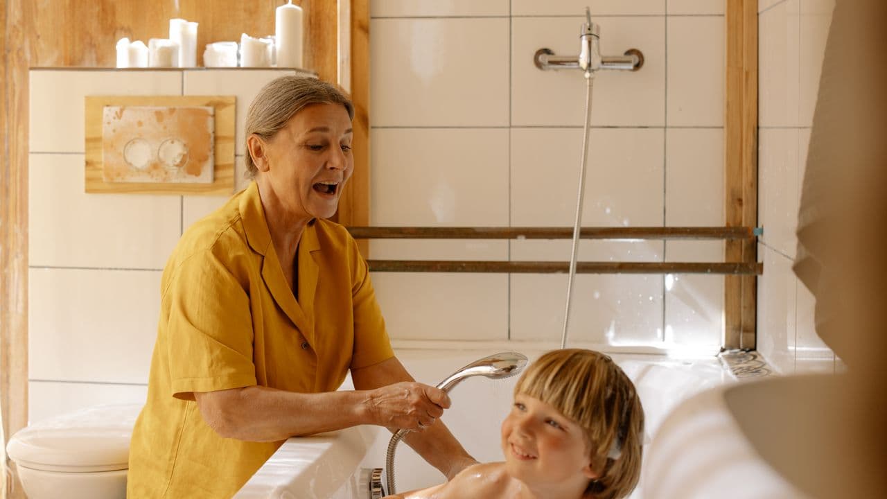 Comment adapter le logement d'un parent âgé ?
