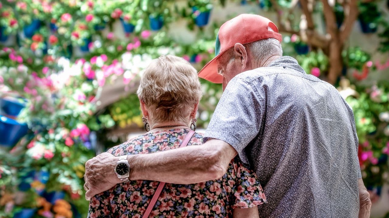 Tarif d'une aide à domicile : prix horaire et reste à charge