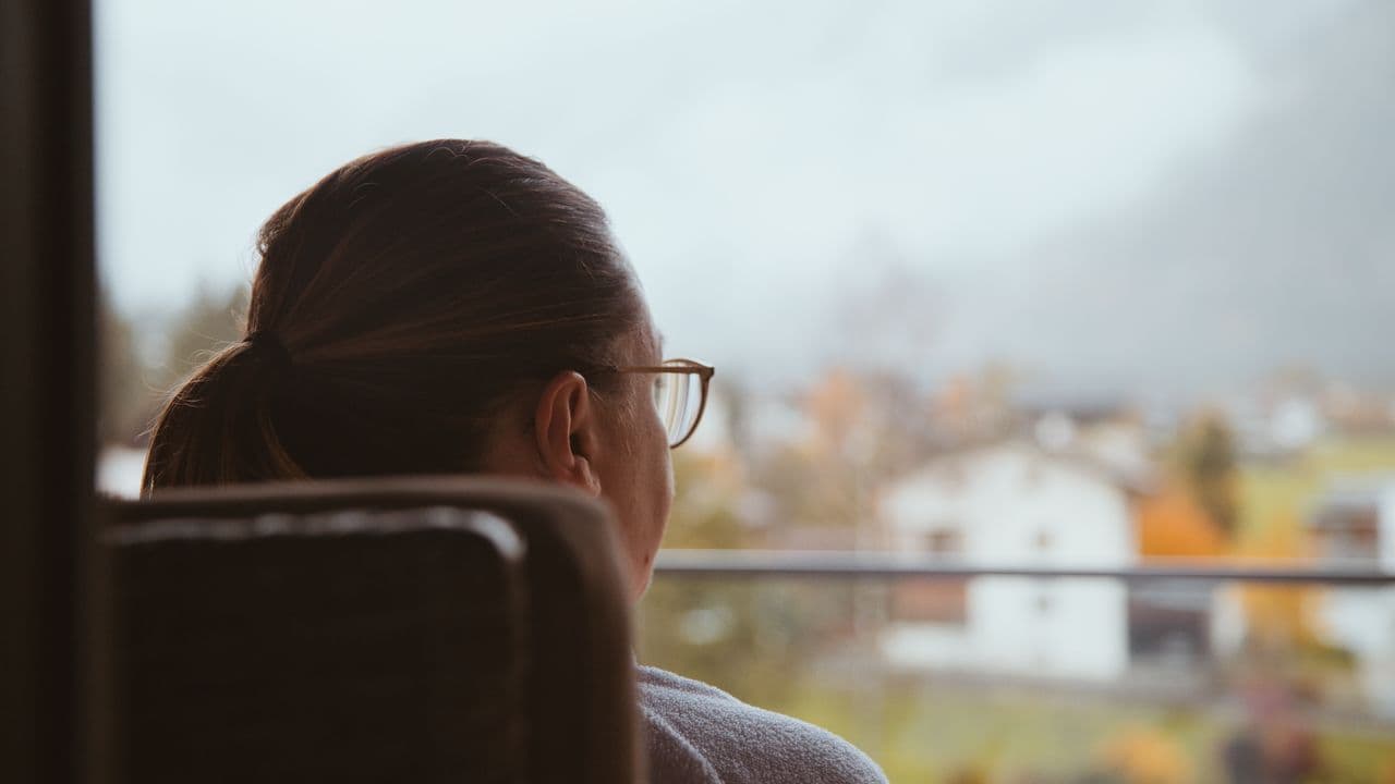 Aide à domicile pour personnes âgées : services, coût et aides