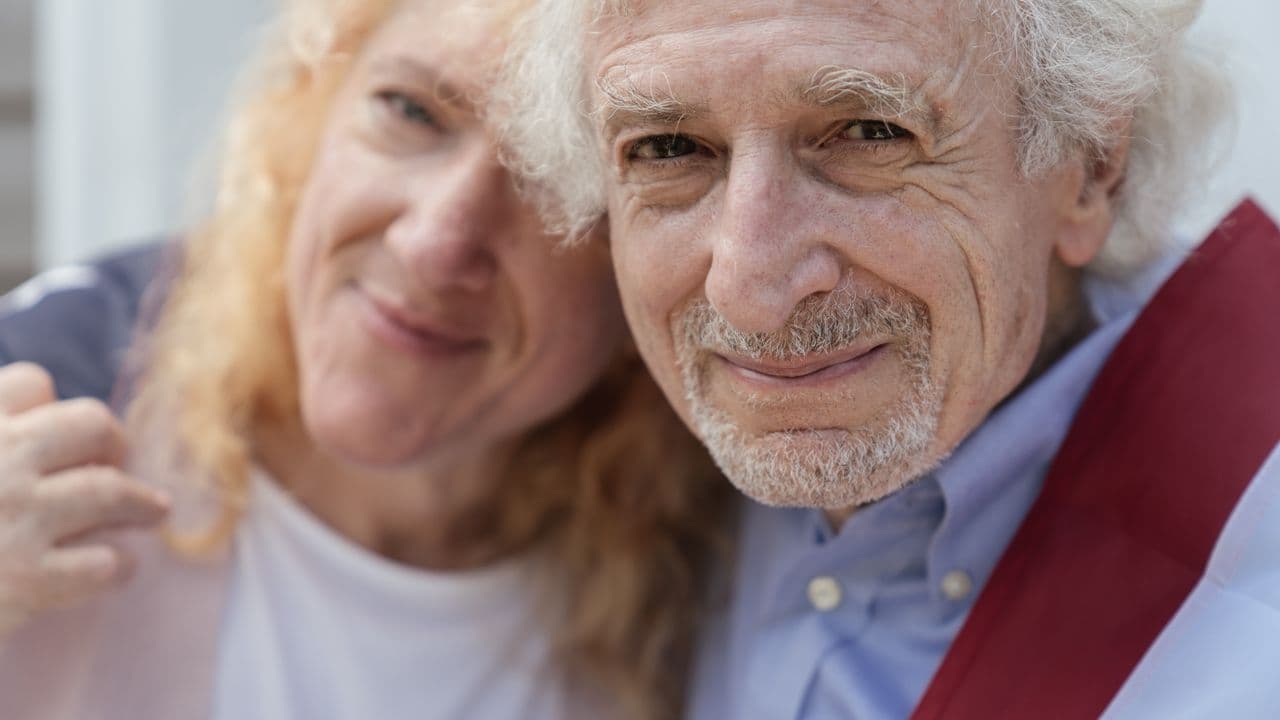Aide ménagère pour personne âgée : tarifs et aides pour la financer