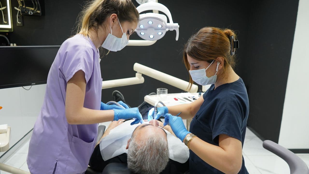 Chute d'une personne âgée : que faire et comment réagir