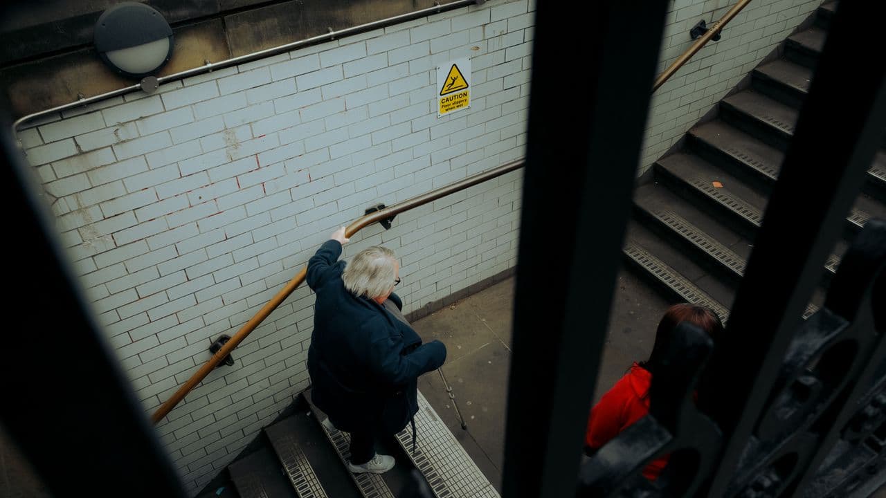 Monte-escalier debout : prix, modèles et pour qui ?