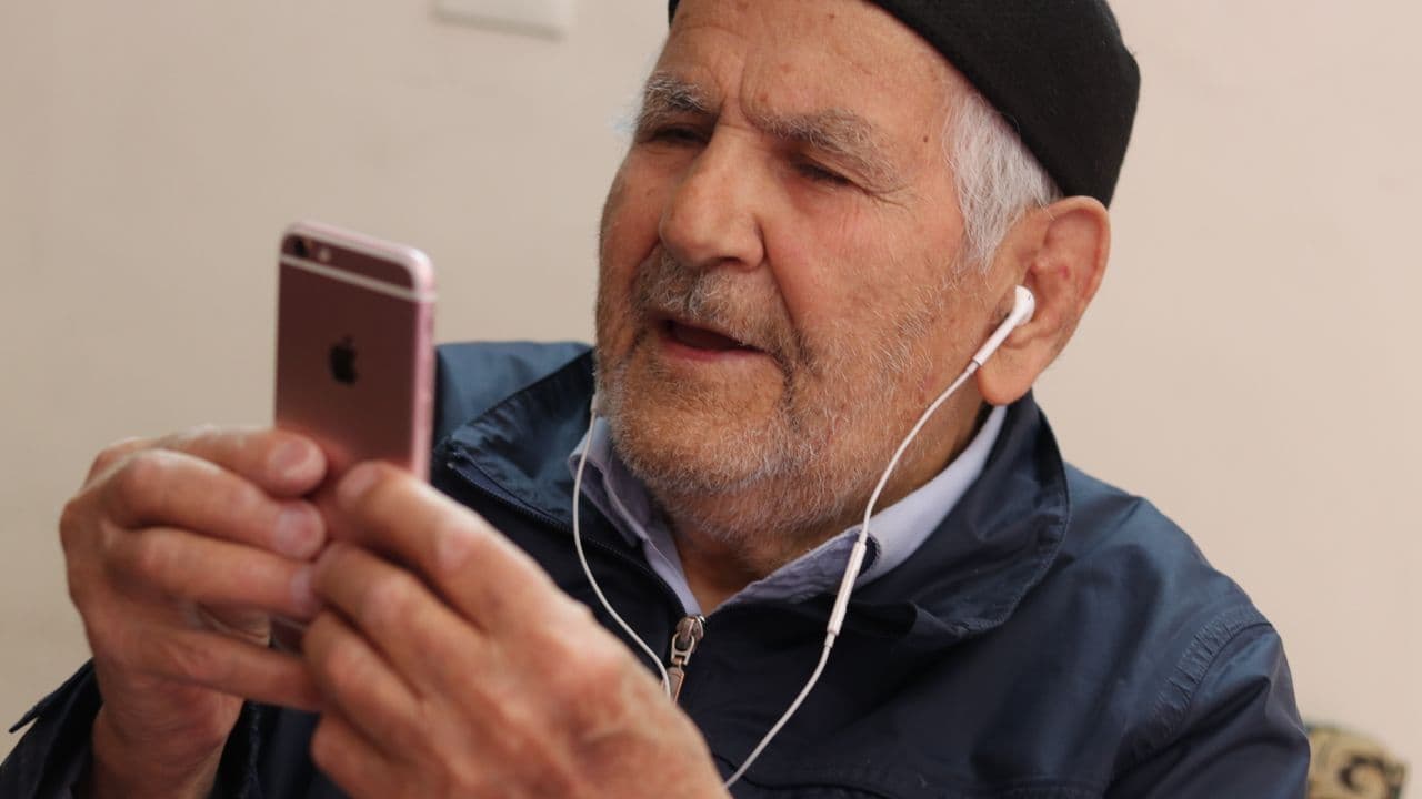 Téléassistance pour personnes âgées : comparatif des offres et prix